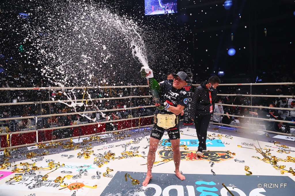 Kyoji Horiguchi stopped Kai Asakura within a round to become the RIZIN Bantamweight Champion (© RIZIN FF)