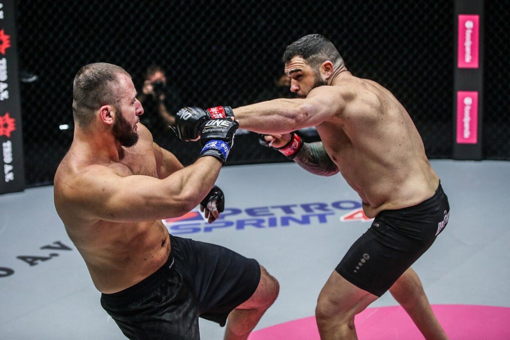 Mauro Cerilli returned to the win column with a second-round win (ONE Championship)