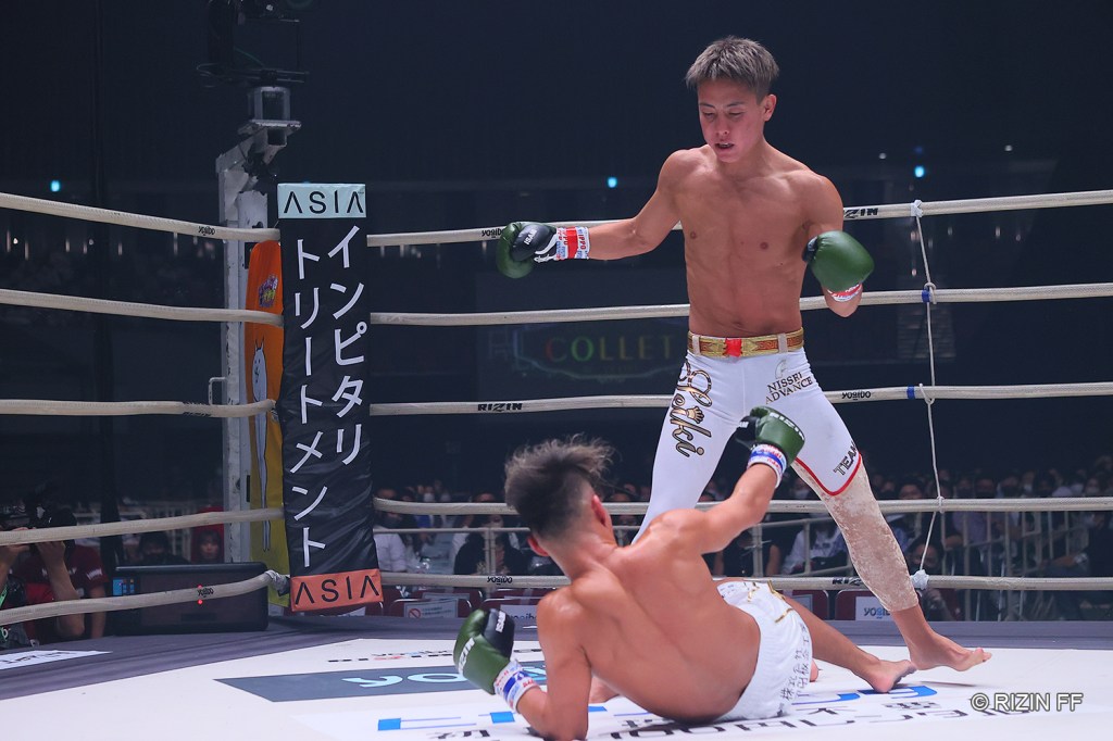 Seiki Ueyama stands over Jyosei Izumi after scoring a knockdown.