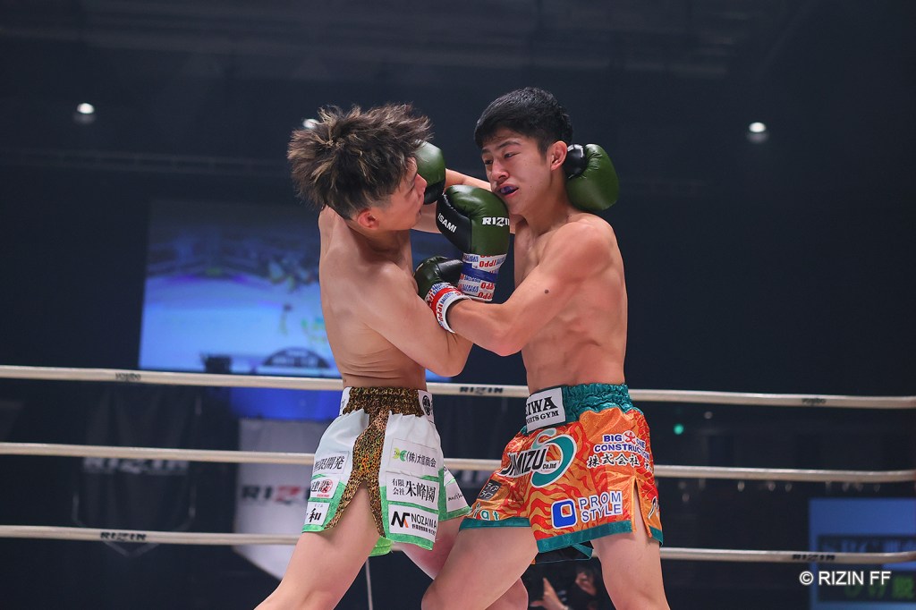 Yoshinari Nadaka in a clinch with Chikai