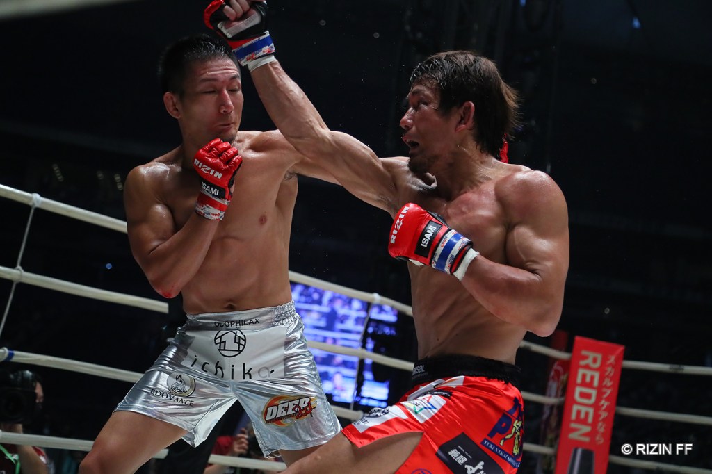 Ryo Okada and Yuki Motoya trade punches.