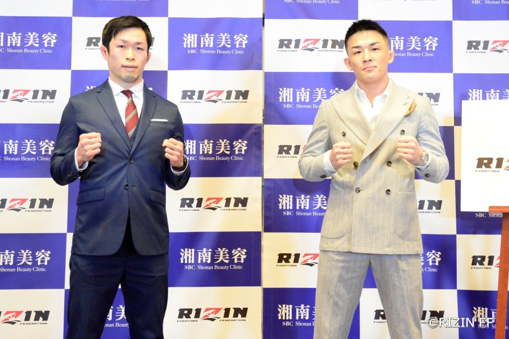Satoshi Yamasu and Kyohei Hagiwara pose at a RIZIN press conference.